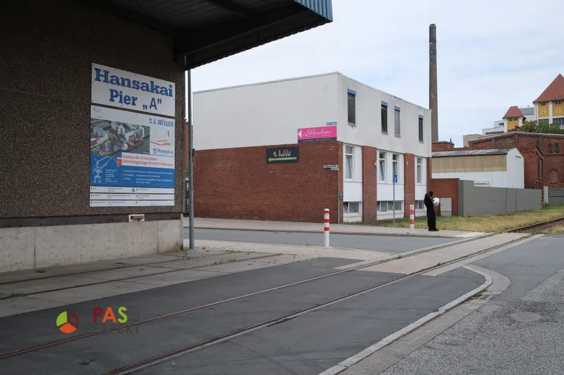 Vorne an der Rigaer Straße